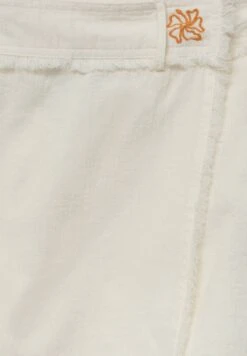 PULL & BEAR With Frayed Edges - Gonna A Campana - White -PULL - BEAR Negozio 0057995415e2459f9a38f92cb1433a13