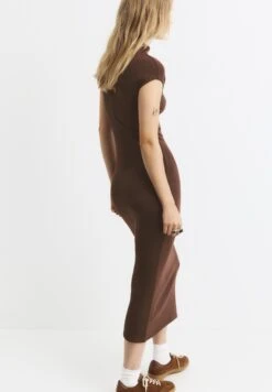 PULL & BEAR MOCK NECK MIDI - Vestito Di Maglina - Brown -PULL - BEAR Negozio 028bad5576494a4d9ed29e66866836b9