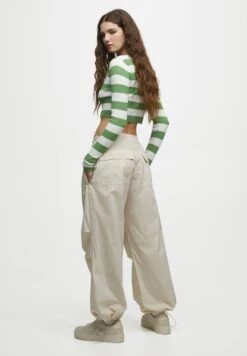 PULL & BEAR Loose-Fit Parachute PantaloniBeige Donna Pantaloni PUC21A0PK-B11 -PULL - BEAR Negozio 04aab50a5635474e87d3da8790b334b7