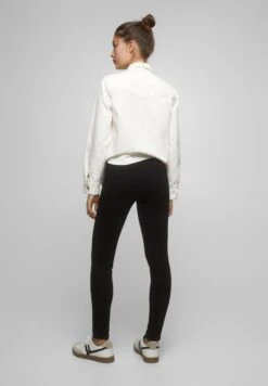 PULL & BEAR Push Up Jeans Skinny FitBlack Donna Jeans PUC21N0K1-Q11 -PULL - BEAR Negozio 06e2c4893f934b278af77b25219b7c62