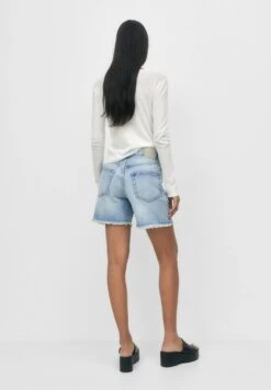 PULL & BEAR Bermuda Shorts Di JeansLight Blue Denim Donna Jeans PUC21S0D8-K12 -PULL - BEAR Negozio 07205c2e2a0e45e8949e2c0e1a0b7195