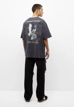 PULL & BEAR Tupac Me Against The World T-Shirt Con StampaGrey Uomo T-shirt E Polo PUC22O1MA-C11