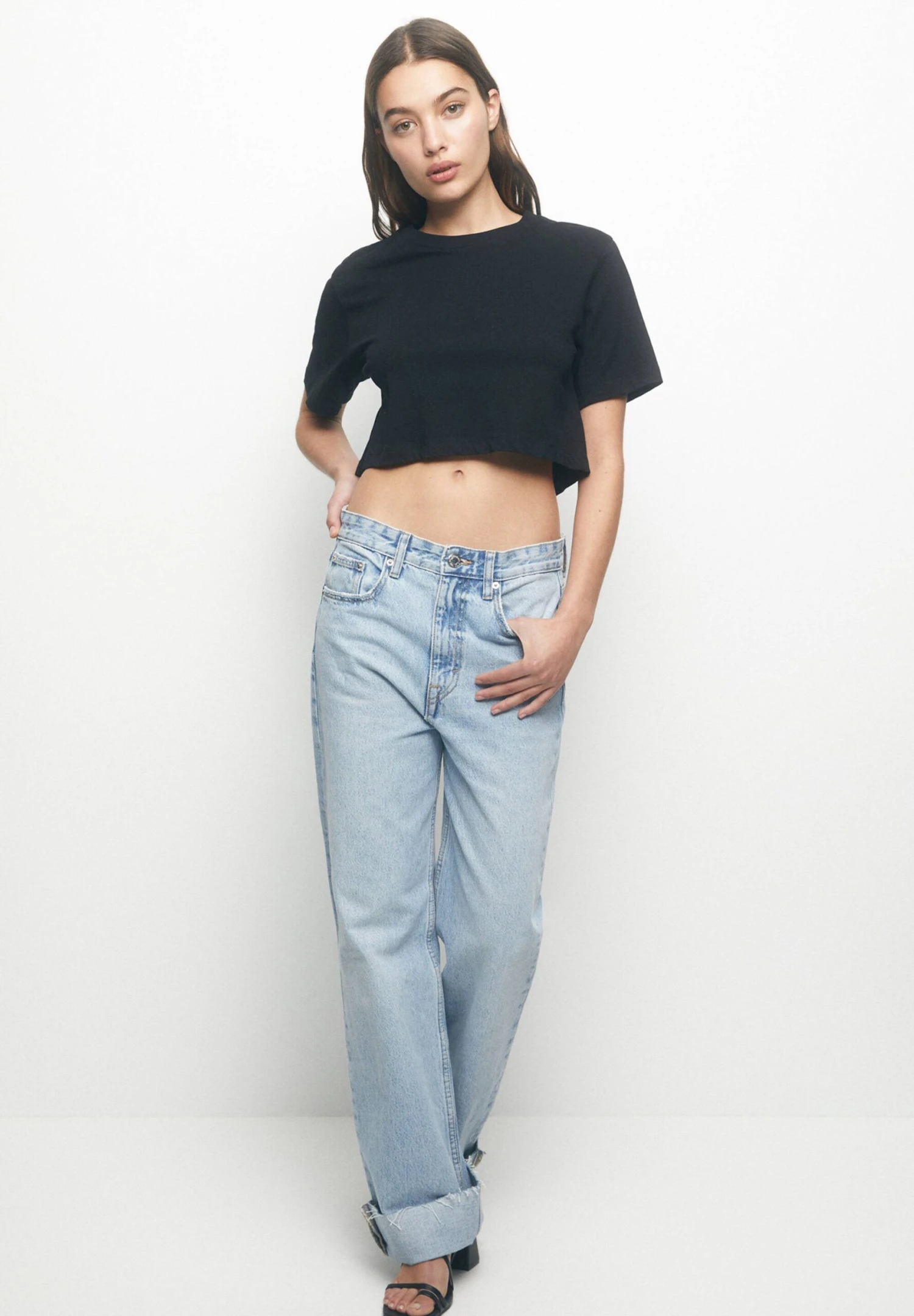 PULL & BEAR Cropped T-Shirt BasicBlack Donna T-shirt E Top PUC21D2A0-Q11 7 PULL & BEAR Cropped T-Shirt BasicBlack Donna T-shirt E Top PUC21D2A0-Q11 - immagine 5