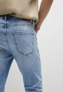 PULL & BEAR Basic Jeans Slim FitBlue Denim Uomo Jeans PUC22G0OF-K11 -PULL - BEAR Negozio 0cab755af558409693112bdcf0be60ba