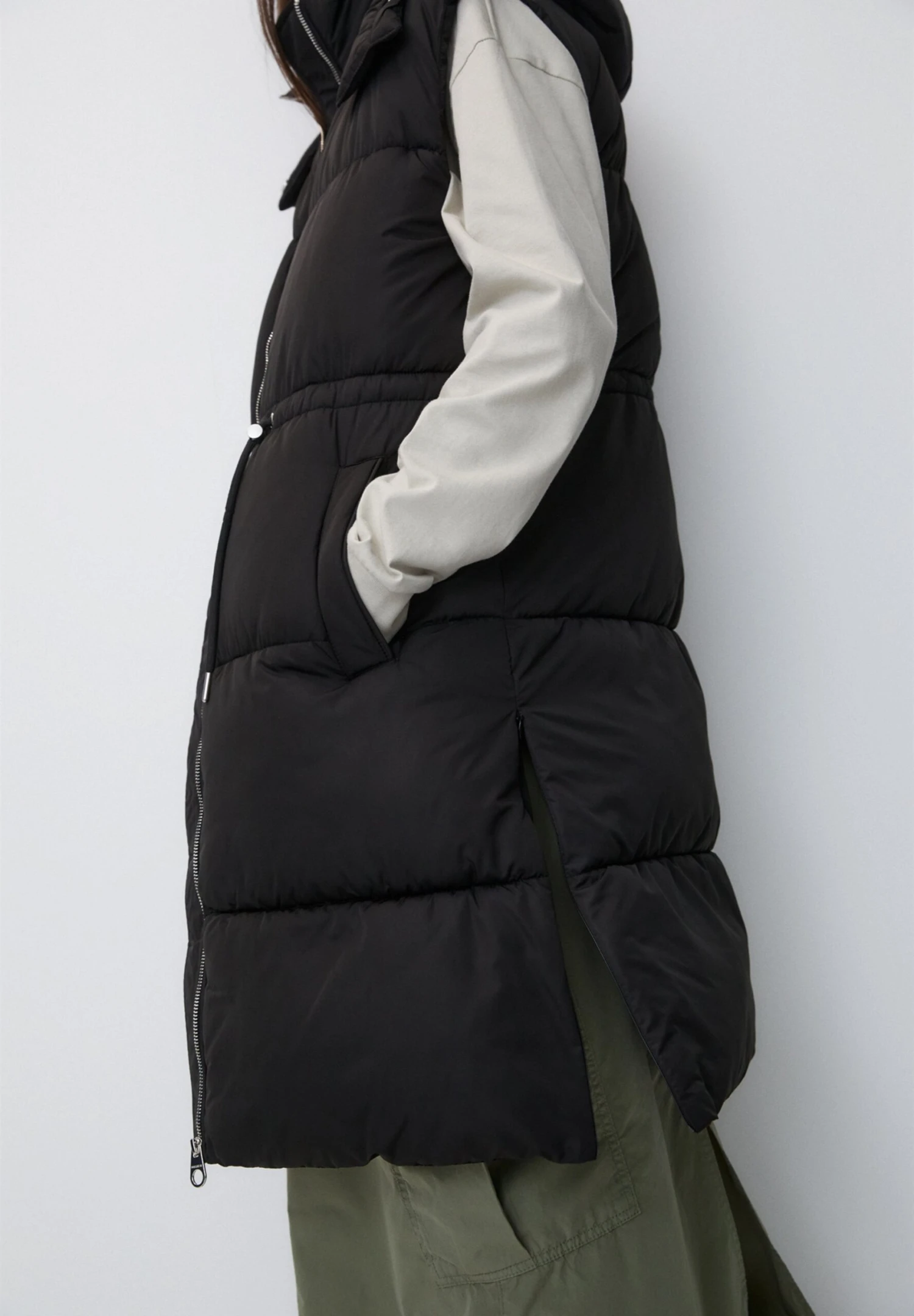 PULL & BEAR Puffer GiletSmanicatoBlack Donna Giacche E Blazer PUC21G0IF-Q11 7 PULL & BEAR Puffer GiletSmanicatoBlack Donna Giacche E Blazer PUC21G0IF-Q11 - immagine 5