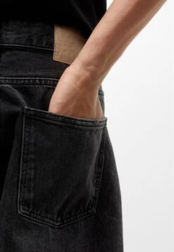 PULL & BEAR Shorts Di JeansMottled Dark Grey Uomo Jeans PUC22F0B8-C11 13 PULL & BEAR Shorts Di JeansMottled Dark Grey Uomo Jeans PUC22F0B8-C11 -PULL - BEAR Negozio 0d577c6697594068b8d1412e582d5bc1