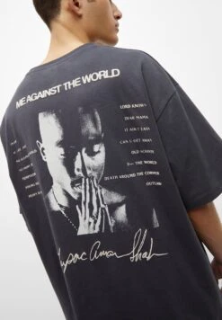 PULL & BEAR Tupac Me Against The World T-Shirt Con StampaGrey Uomo T-shirt E Polo PUC22O1MA-C11 -PULL - BEAR Negozio 0e8cd078601d4cd698811de5b91f74b8