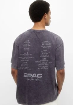 PULL & BEAR Tupac GraphicT-Shirt Con StampaLight Grey Uomo T-shirt E Polo PUC22O1OW-C11 -PULL - BEAR Negozio 120056d40e494e2ea1e15ecf7b735d52