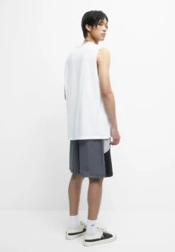 PULL & BEAR Bermuda With PanelsShortsBlack Uomo Bermuda PUC22F0DD-Q11 -PULL - BEAR Negozio 128ecf3354914890bc31153200a82f93