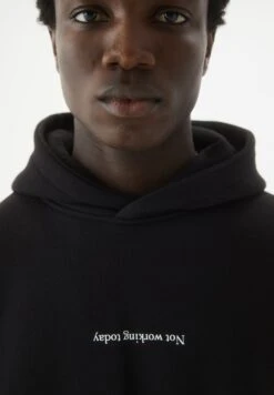 PULL & BEAR FelpaBlack Uomo Maglieria E Felpe PUC22S0QJ-Q11 -PULL - BEAR Negozio 12a0c12d15f64bf8afeaef49619fef8d