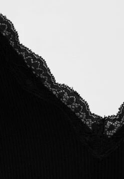 PULL & BEAR TopBlack Donna T-shirt E Top PUC21D24B-Q11 -PULL - BEAR Negozio 12c2ef17e48342a49462b8d9c99dfd35