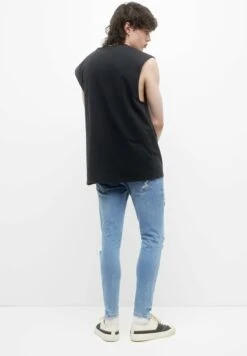 PULL & BEAR Ripped Carrot FitJeans Slim FitLight Blue Denim Uomo Jeans PUC22G0PA-K11 -PULL - BEAR Negozio 17fa721e14ac4d66a2bcf879faa18e66