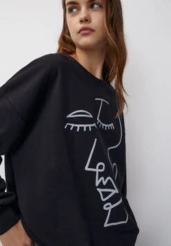 PULL & BEAR With Face Graphic FelpaBlack Donna Felpe PUC21J11P-Q11 -PULL - BEAR Negozio 18378529710e483db03e75be1844f19e