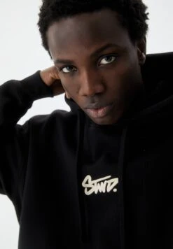 PULL & BEAR LogoFelpa Con CappuccioBlack Uomo Maglieria E Felpe PUC22S0QL-Q11 -PULL - BEAR Negozio 1d4abf267ce84875a5e494762838b041