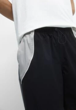 PULL & BEAR Bermuda With PanelsShortsBlack Uomo Bermuda PUC22F0DD-Q11 -PULL - BEAR Negozio 214c1672fca446338e3cf1a839dd3bc5