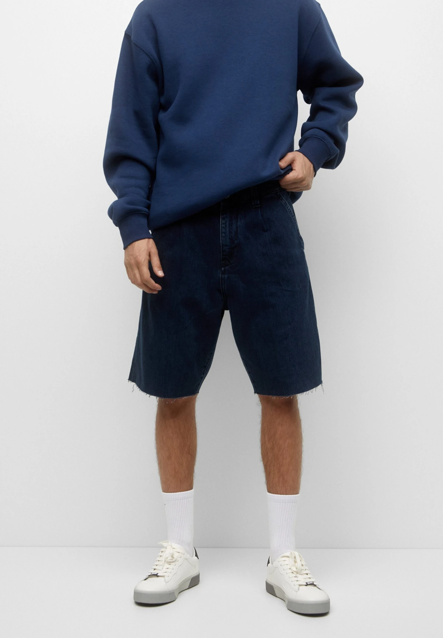 PULL & BEAR Wide-Leg With DartsBermuda Shorts Di JeansDark Blue Uomo Jeans PUC22F0DE-K12 3 PULL & BEAR Wide-Leg With DartsBermuda Shorts Di JeansDark Blue Uomo Jeans PUC22F0DE-K12