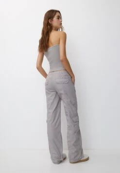 PULL & BEAR With SeamsPantaloni CargoLight Grey Donna Pantaloni PUC21A0VG-C11 -PULL - BEAR Negozio 23bf37c7f97e4fc5afb36a0e9558cad3