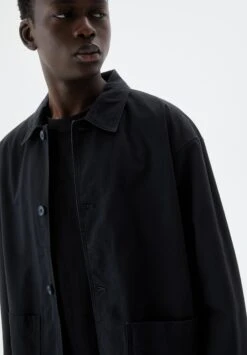 PULL & BEAR With Collar - Giacca Leggera - Black -PULL - BEAR Negozio 23d7c00bca794e51a8584d6cd487ee8c