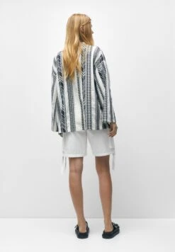 PULL & BEAR Geometric PrintBlazerWhite Donna Giacche E Blazer PUC21G0HZ-A11 -PULL - BEAR Negozio 257969081fc042de9117a40e9869a7f8
