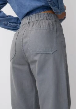 PULL & BEAR PaperbagJeans A SigarettaGrey Donna Jeans PUC21N0MN-C11 -PULL - BEAR Negozio 26d8ba02d8004ac59c8856c08c60f676