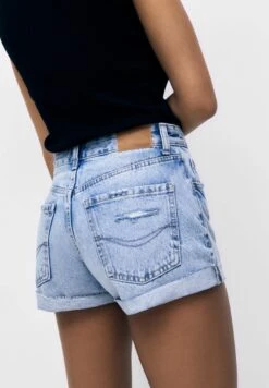 PULL & BEAR Mid-WaistShorts Di JeansBlue Denim Donna Shorts PUC21S0DE-K11 -PULL - BEAR Negozio 2be6def3bf3d41338ce741e7cf61577d