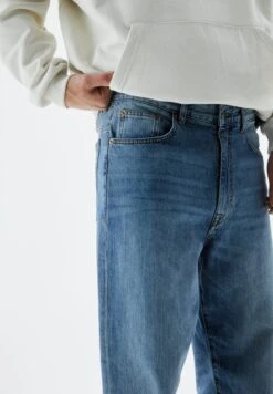 PULL & BEAR Jeans A SigarettaStone Blue Denim Uomo Jeans PUC22G0Q0-K12 -PULL - BEAR Negozio 2c73e330c7074665ba5f4243a0b5493f
