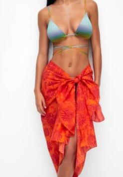 PULL & BEAR Floral Print Sarong - Accessorio Da Spiaggia - Orange -PULL - BEAR Negozio 2cc231720ba64e0f99fc1f74194fed14