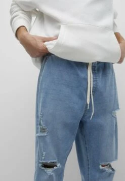 PULL & BEAR Jeans BaggyLight Blue Denim Uomo Jeans PUC22G0OC-K11 -PULL - BEAR Negozio 2d335f6574d5465db8209bf590a2d78d