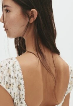 PULL & BEAR FLORAL - Vestito Casual - Yellow -PULL - BEAR Negozio 2e8c903521b64802b5f92de366f9245a