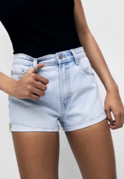 PULL & BEAR Mid-Waist - Shorts Di Jeans - Light Blue Denim -PULL - BEAR Negozio 2fa89c81ccbf4ef1b98e8fc9861f7f8c