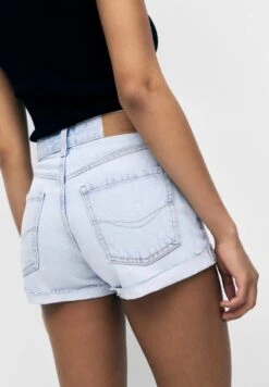 PULL & BEAR Mid-Waist - Shorts Di Jeans - Light Blue Denim -PULL - BEAR Negozio 2fd42861c720436fafcf4bcb08ff6ef9