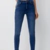 PULL & BEAR Mid-Waist BasicJeans Skinny FitLight Blue Donna Jeans PUC21N0M9-K12 -PULL - BEAR Negozio 2fdc90f36489481b85ea6c053ad7d6cc