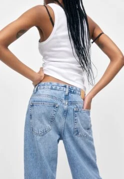 PULL & BEAR Jeans A ZampaLight Blue Donna Jeans PUC21N0KI-K11 -PULL - BEAR Negozio 3135c3b0951a45c787115323e1b4d915