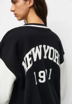 PULL & BEAR NyGiubbotto BomberBlack Donna Giacche E Blazer PUC21U0G3-Q11 -PULL - BEAR Negozio 3177f9b8e8524572b42f52b532baaa7d