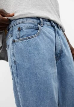 PULL & BEAR Jeans A SigarettaBlue Denim Uomo Jeans PUC22G0P9-K11 -PULL - BEAR Negozio 31e57673dc164752aefc810916518eca