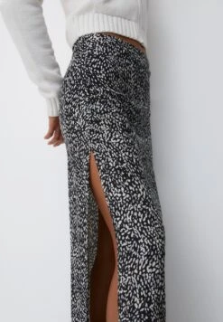 PULL & BEAR PrintedMidi Gonna A TubinoBlack Donna Gonne PUC21B0L0-Q11 -PULL - BEAR Negozio 363bcb2a71fa4374864f3914331dbae6