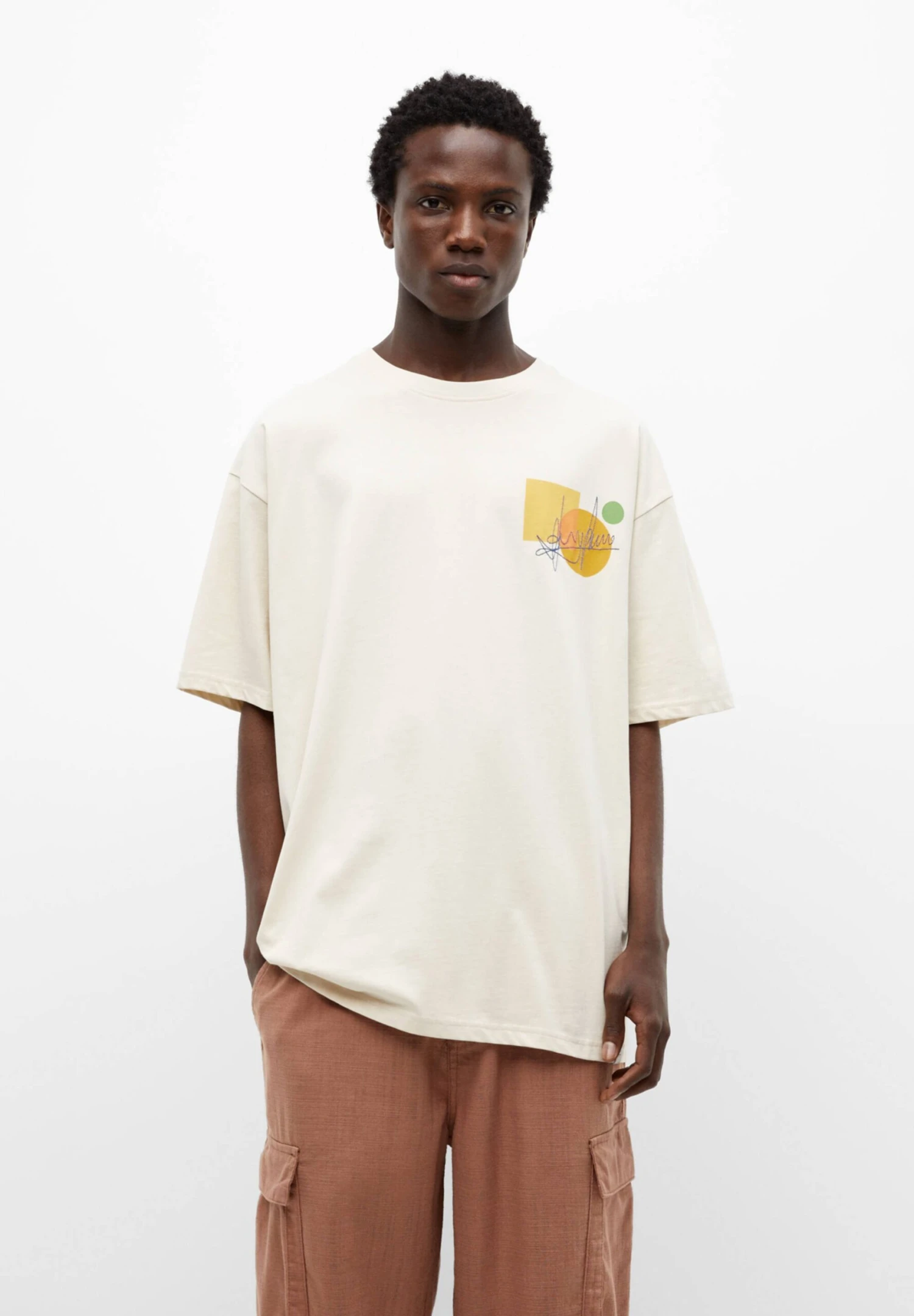 PULL & BEAR With Embroidered Graphic DetailT-Shirt Con StampaSand Uomo T-shirt E Polo PUC22O1MP-B11 3 PULL & BEAR With Embroidered Graphic DetailT-Shirt Con StampaSand Uomo T-shirt E Polo PUC22O1MP-B11