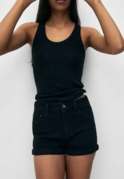 PULL & BEAR With Turn-Up Hems - Shorts Di Jeans - Black -PULL - BEAR Negozio 3fe69b147e804f8f82a6dd643465fef4