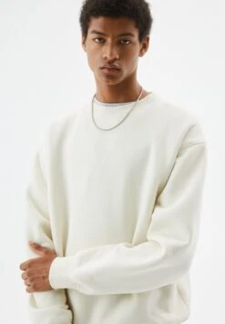 PULL & BEAR Basic Coloured Round NeckFelpaWhite Uomo Maglieria E Felpe PUC21009K-A11 -PULL - BEAR Negozio 4199fade31c24aaa91679c3e49c6bc26