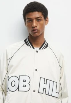 PULL & BEAR Varsity - Giubbotto Bomber - White -PULL - BEAR Negozio 4365833ffffb4d07abb7ef0040f37978