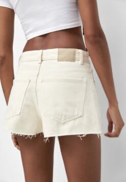 PULL & BEAR Darted- Shorts Di Jeans - Beige -PULL - BEAR Negozio 447564ba7d5844beaf40b7757b31e602