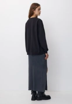 PULL & BEAR With Face Graphic FelpaBlack Donna Felpe PUC21J11P-Q11 -PULL - BEAR Negozio 44b5755ec51a4b94b2e2bfa1399c1a48