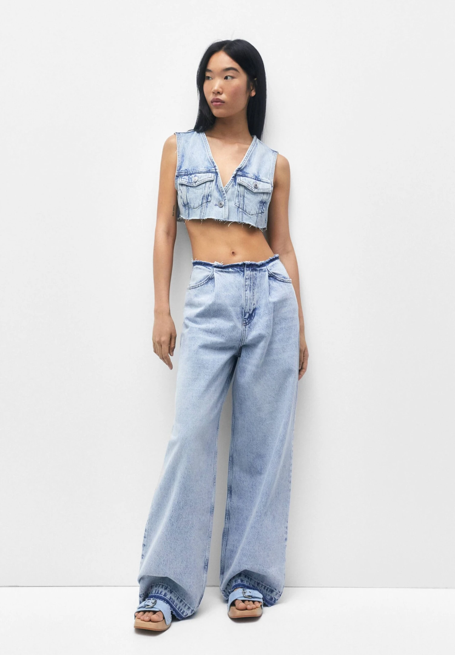 PULL & BEAR Crop SmanicatoBlue Denim Donna Giacche E Blazer PUC21U0FX-K11 4 PULL & BEAR Crop SmanicatoBlue Denim Donna Giacche E Blazer PUC21U0FX-K11 - immagine 2