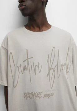 PULL & BEAR Short Sleeve With SloganT-Shirt Con StampaTaupe Uomo T-shirt E Polo PUC22O1P7-B11 -PULL - BEAR Negozio 47ffd4cbc4c949a2ab10bdd78d5edc79