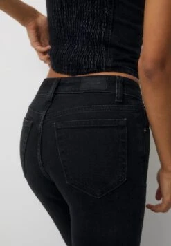 PULL & BEAR High-Waist - Jeans A Zampa - Black -PULL - BEAR Negozio 4a701897fb934c3f961664ed2ddae9f8