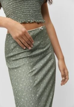 PULL & BEAR Floral-Midi - Gonna A Tubino - Green -PULL - BEAR Negozio 4be784bdf2d74a629f7d000a000254ec