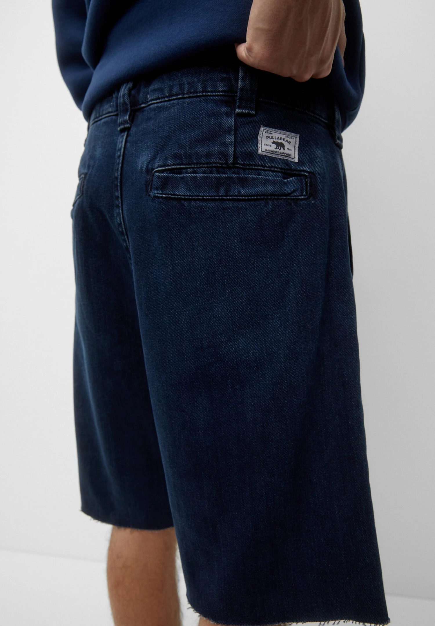 PULL & BEAR Wide-Leg With DartsBermuda Shorts Di JeansDark Blue Uomo Jeans PUC22F0DE-K12 7 PULL & BEAR Wide-Leg With DartsBermuda Shorts Di JeansDark Blue Uomo Jeans PUC22F0DE-K12 - immagine 5