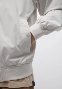 PULL & BEAR LightweightGiubbotto BomberWhite Uomo Giacche PUC22T0RT-A11 -PULL - BEAR Negozio 4e9cea02ba8649138bee5f0a070651a4