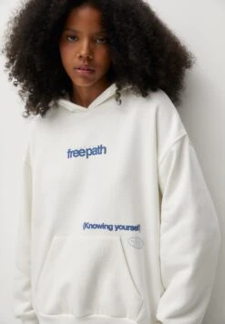 PULL & BEAR Follow Your Potential Felpa Con CappuccioWhite Donna Felpe PUC21J119-A11 -PULL - BEAR Negozio 514df73a8de0480498ff62352ad3cf0a