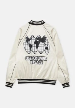 PULL & BEAR Varsity - Giubbotto Bomber - White -PULL - BEAR Negozio 5222295516eb4b679c753fd46c386689